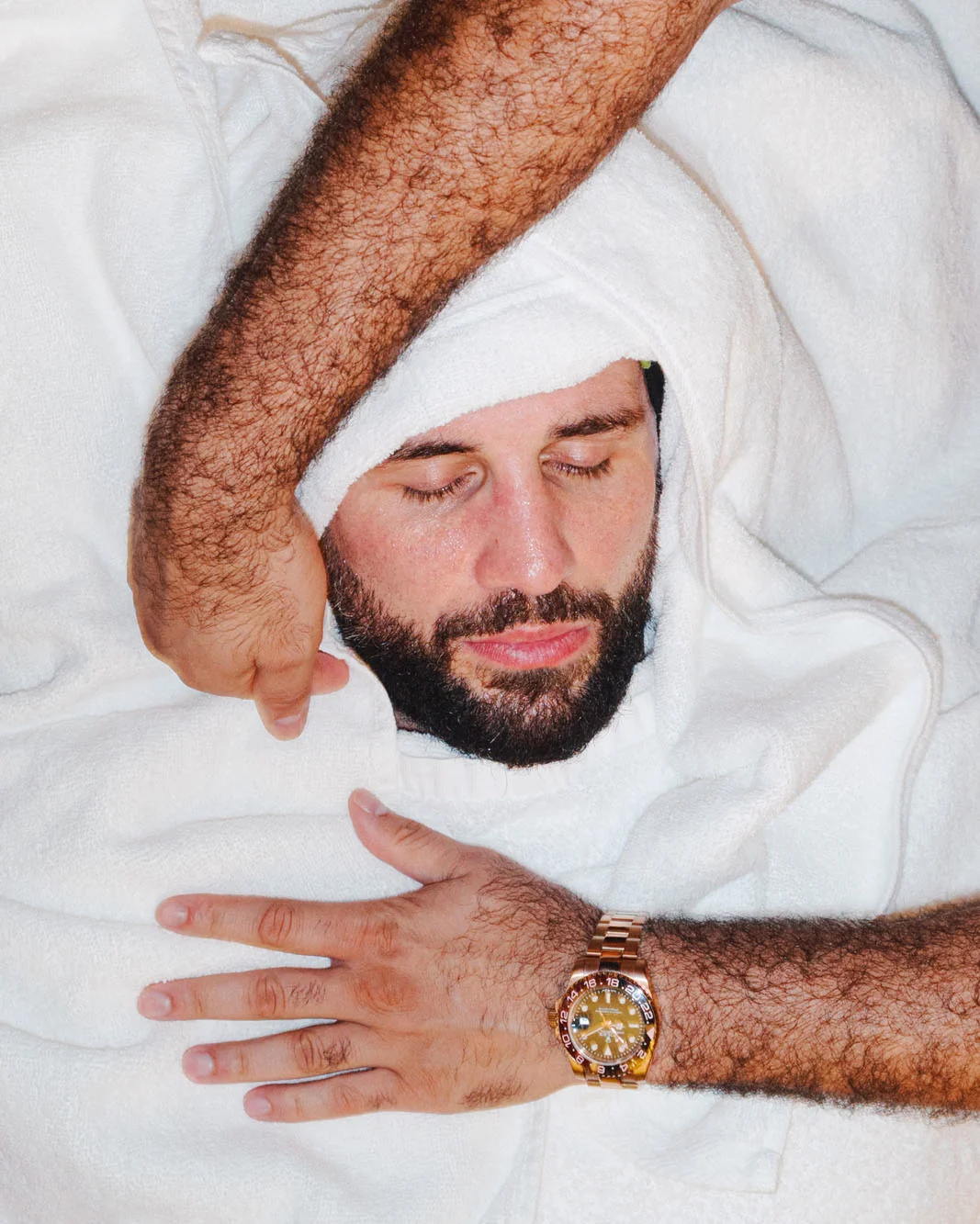 Port gelé au Groenland avec bateaux à quai