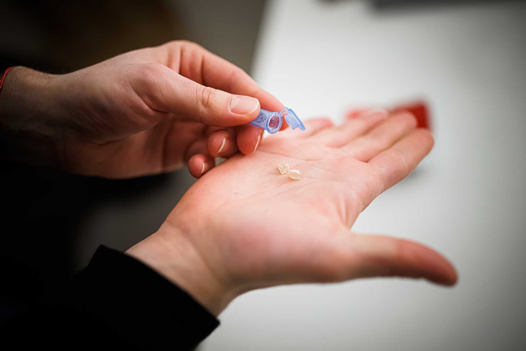 La manière dont sébastien ingère sa drogue