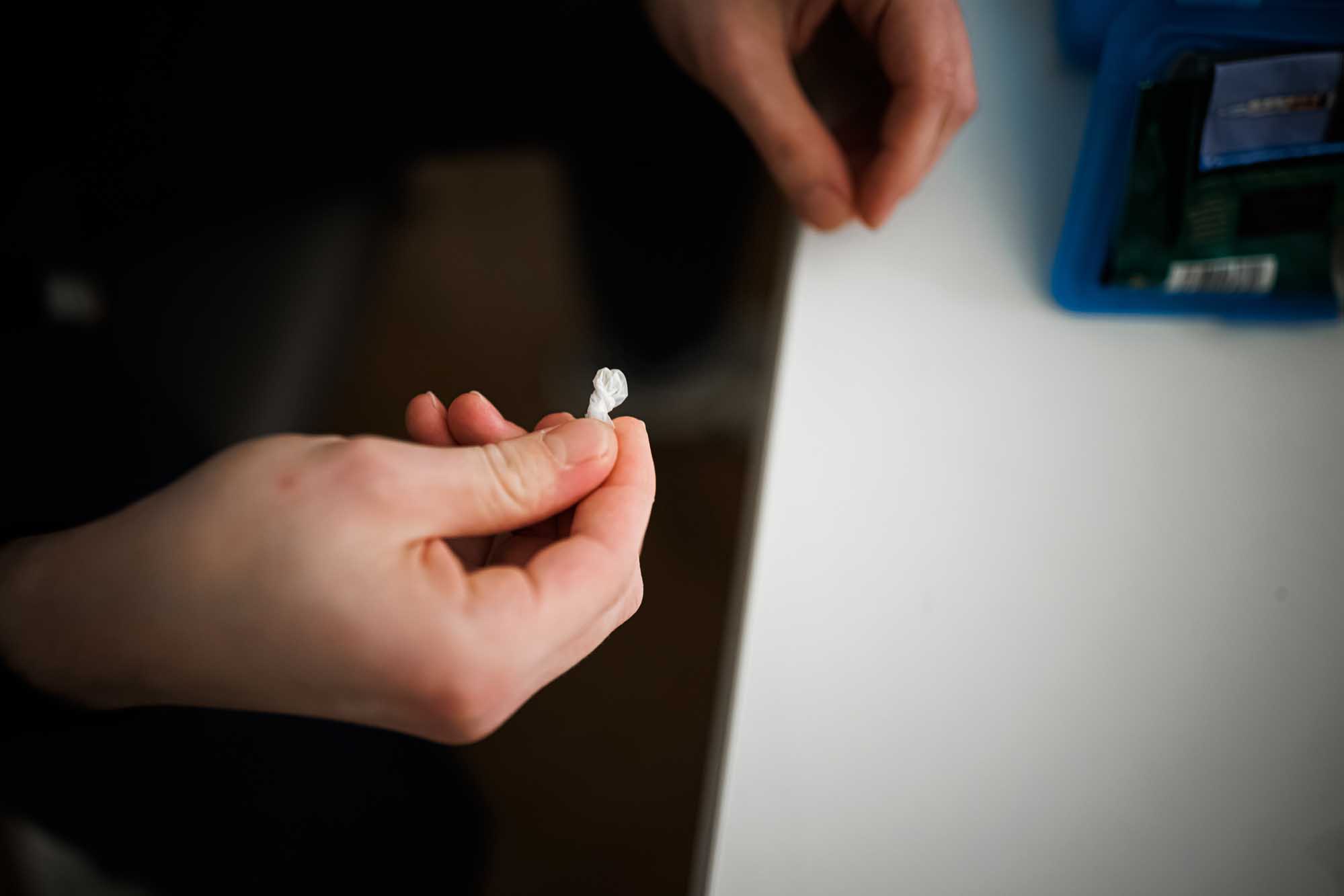 La manière dont sébastien ingère sa drogue