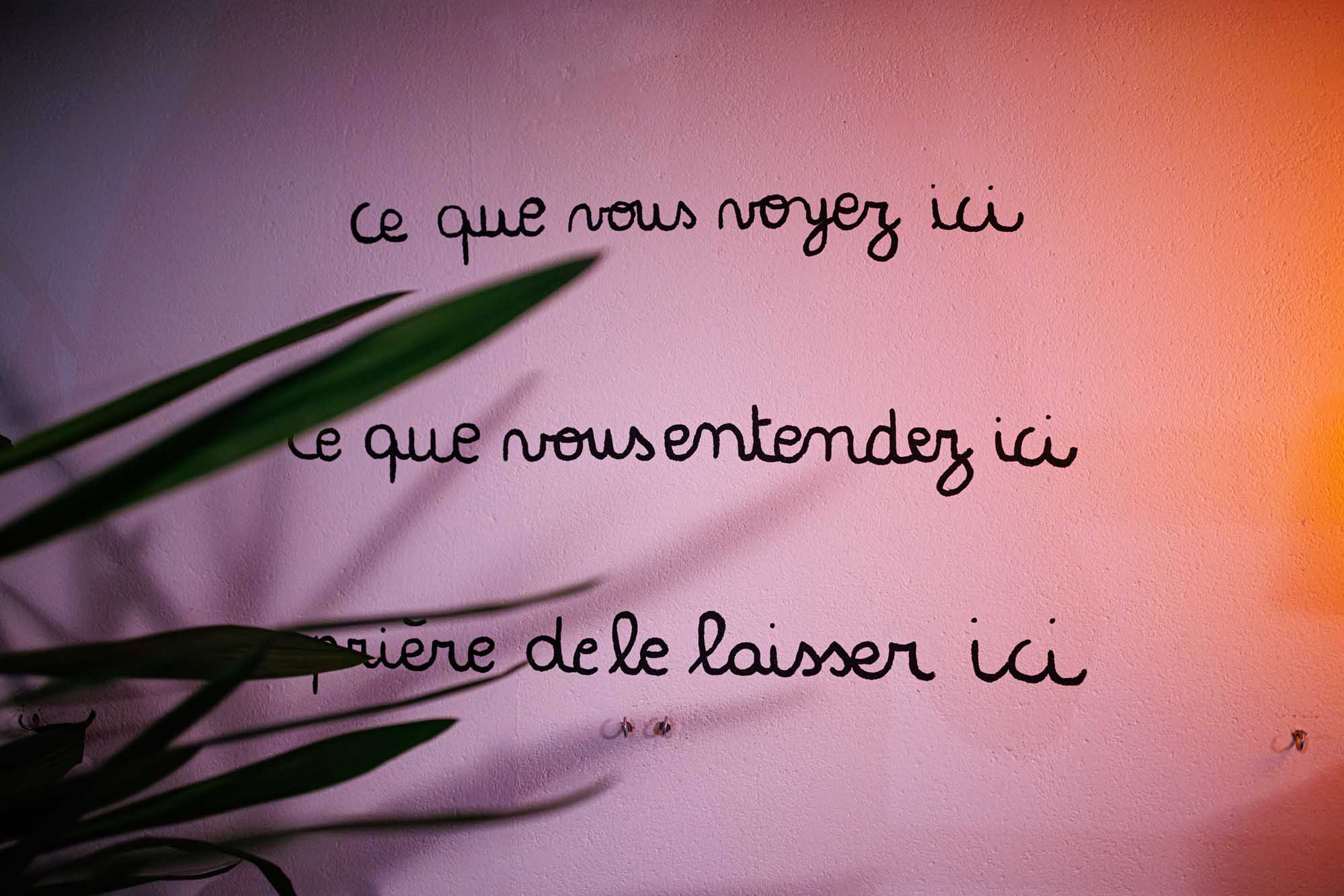 Dans les locaux de Nuit Blanche, l’anonymat est strictement roi