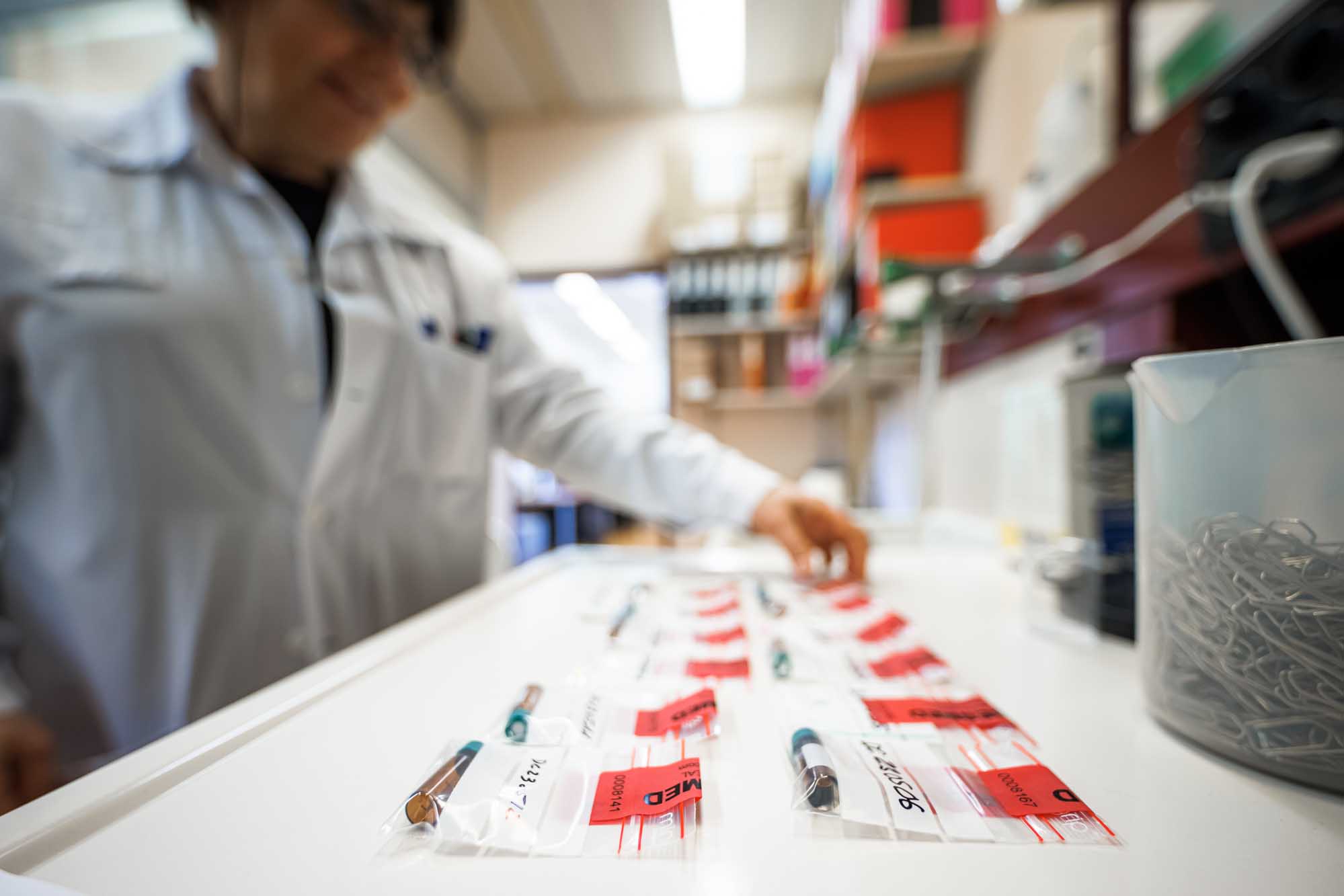 Dans les laboratoires des HUG