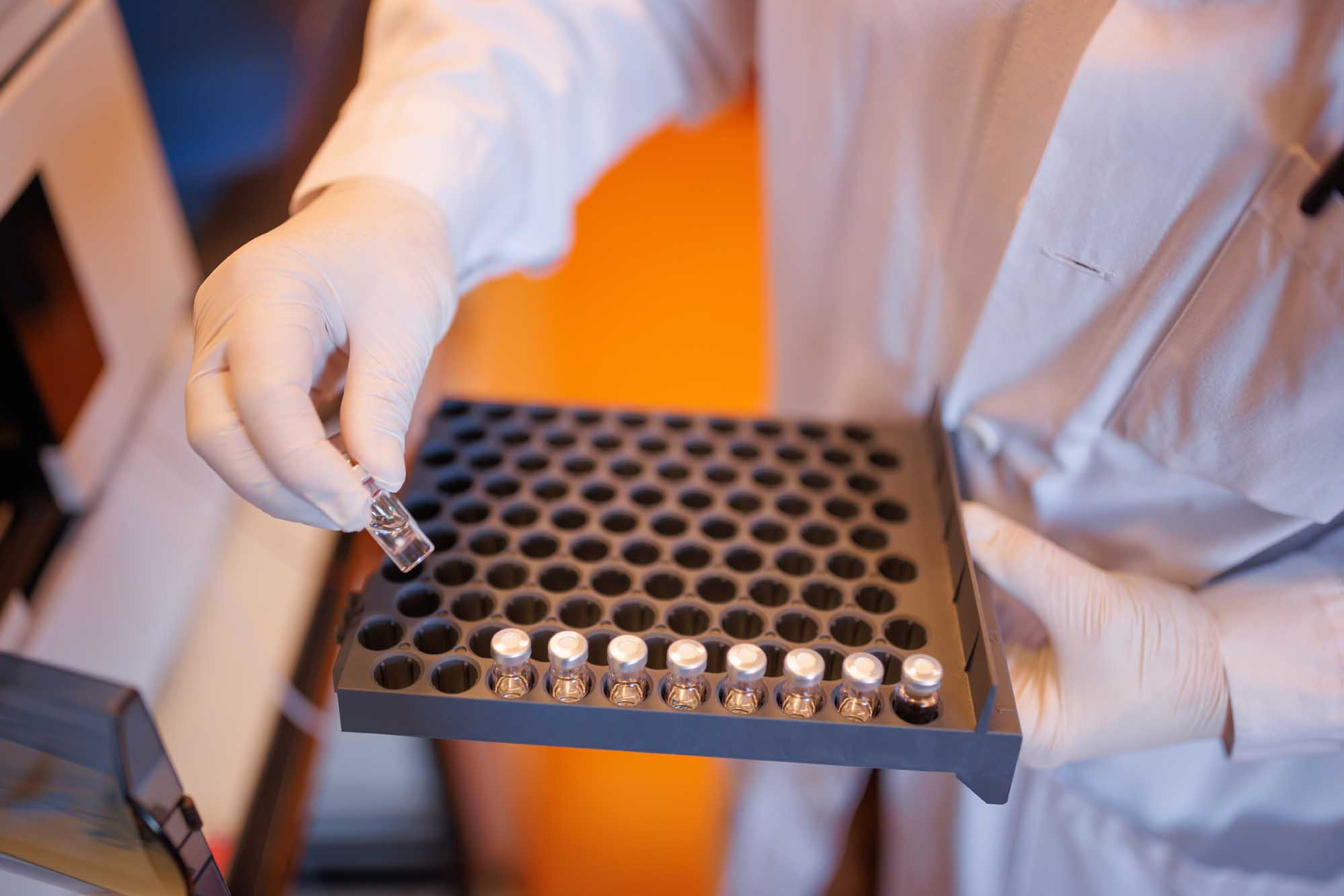 Les fioles sont mangées par les machines.