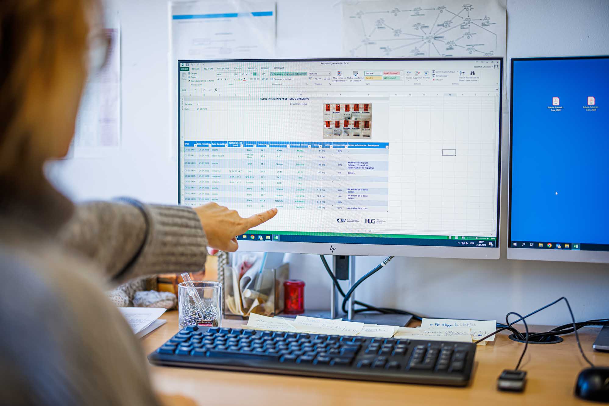 Les résultats jaillissent sur les écrans