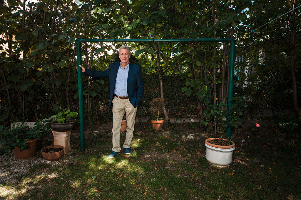 Hitzfeld im Garten seines Elternhauses: Die Stangen für die Wäsche seiner Mutter dienten als Tor.